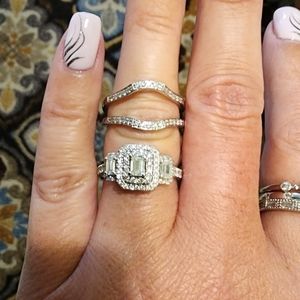 Beautiful 3 stone white gold diamond wedding set. Size 6 But can be resized.